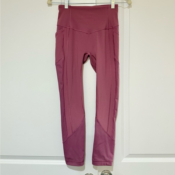Rare Lululemon All The Right Places SZ 4 cropped - Picture 2 of 5